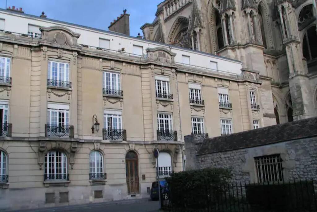 Hyper Centre Cathedrale Reims Exterior photo